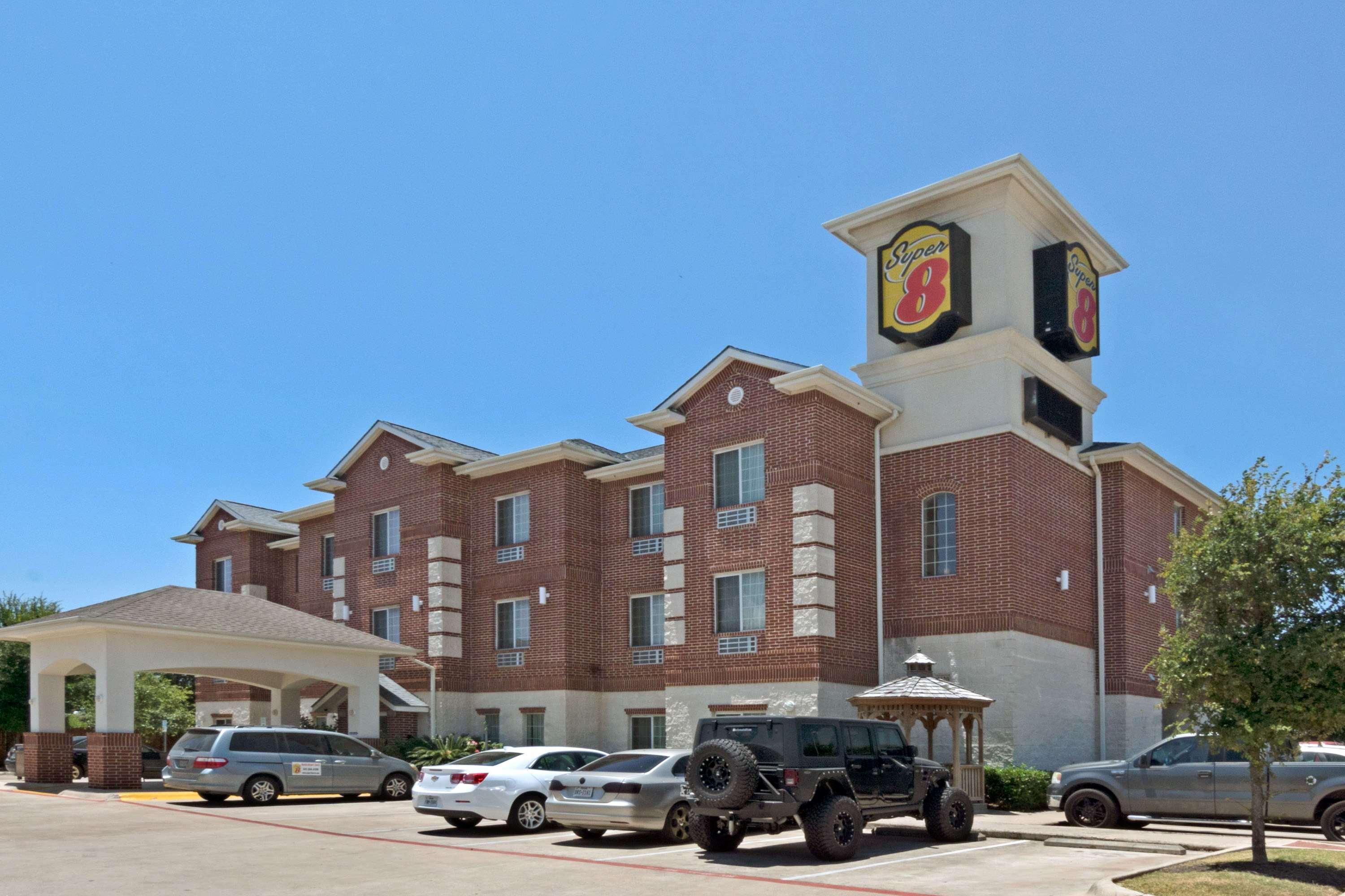 Super 8 By Wyndham Austin/Airport South Hotel Exterior photo