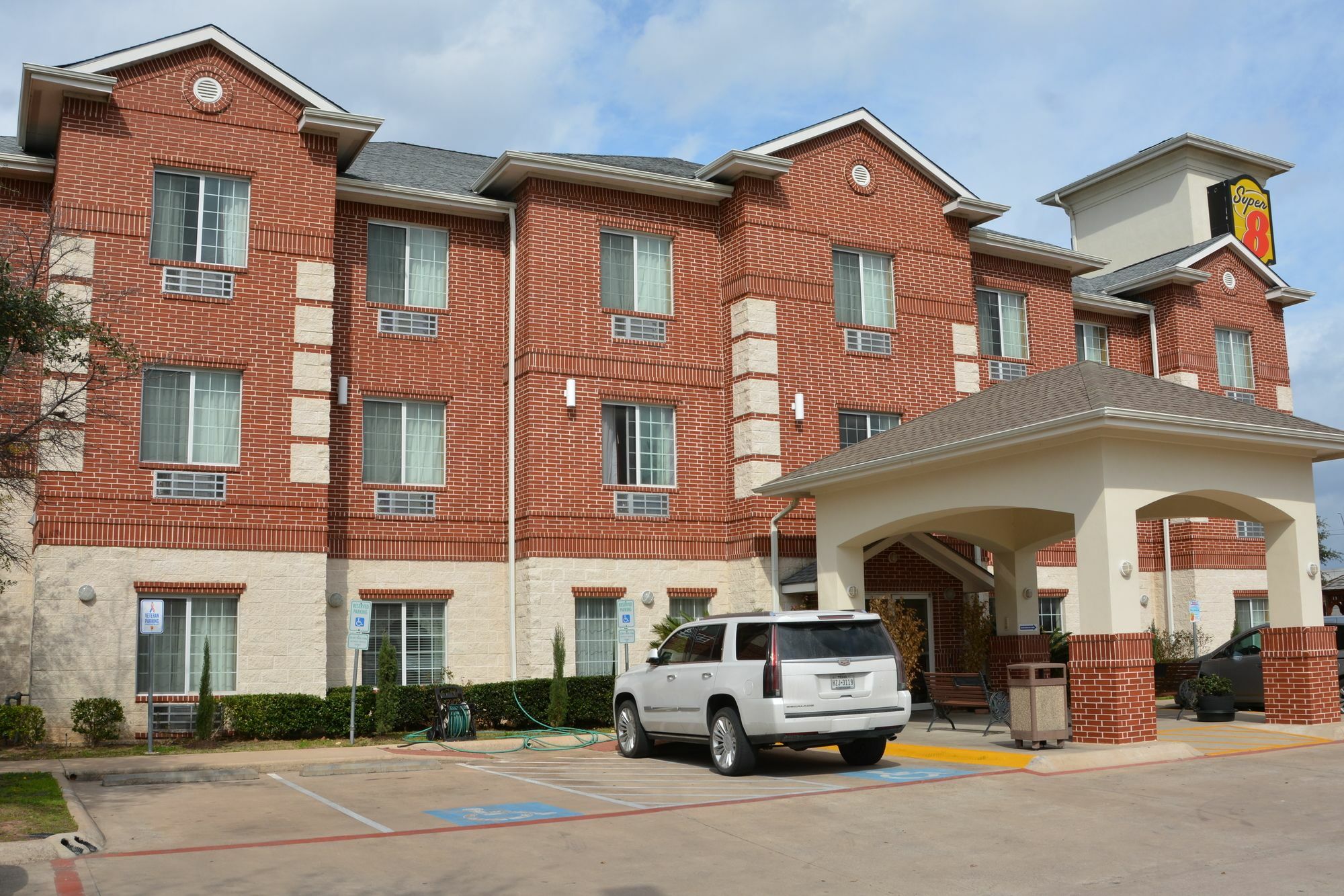 Super 8 By Wyndham Austin/Airport South Hotel Exterior photo